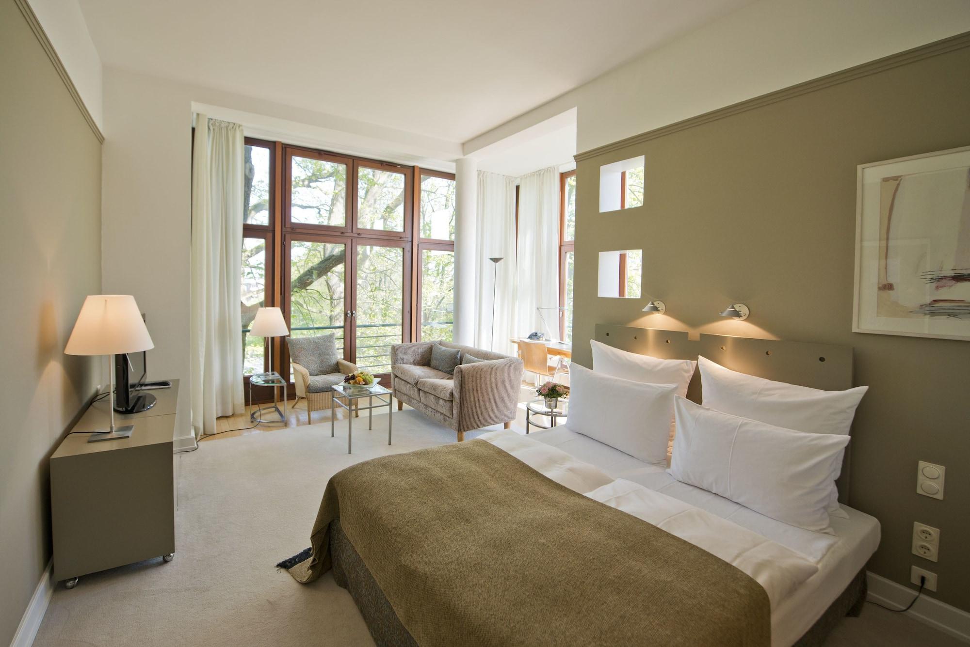 Privathotel Lindtner Hamburg Exterior photo A room at the Hotel Axelmannstein